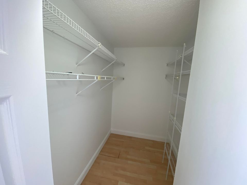 В аренду: $1,800 (2 спален, 2 ванн, 1104 Квадратных фут)