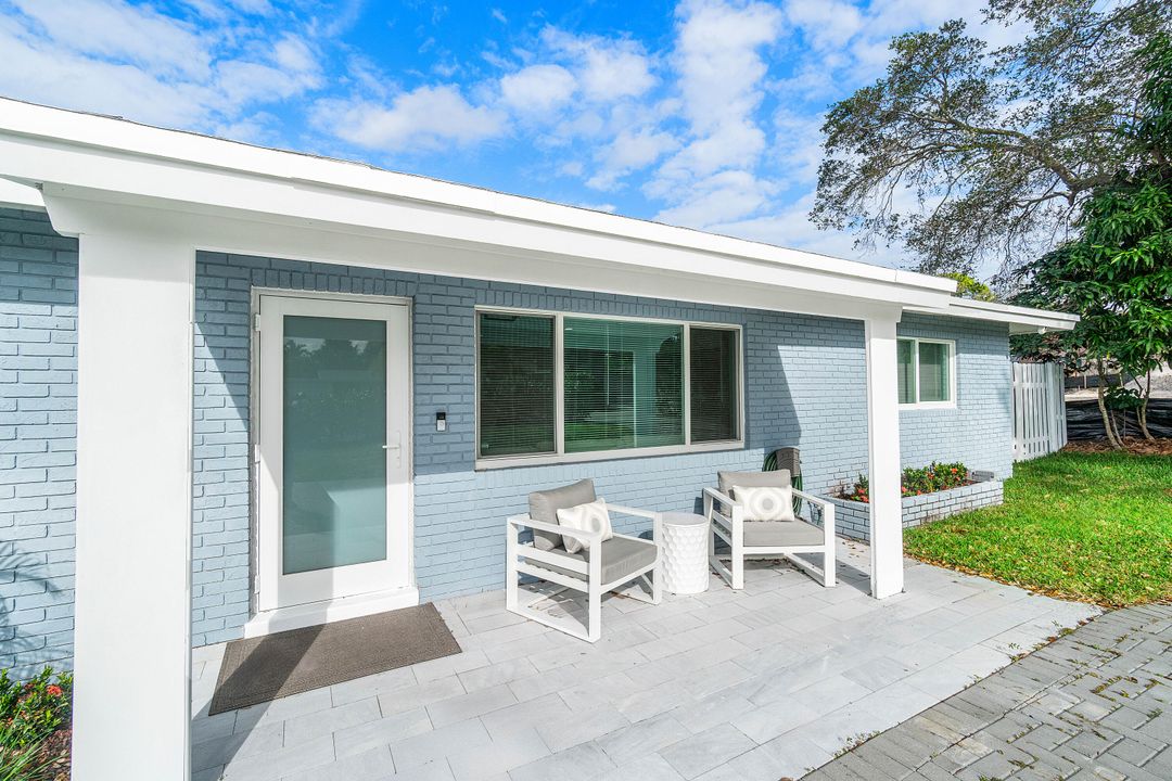 For Sale: $2,200,000 (4 beds, 2 baths, 2003 Square Feet)