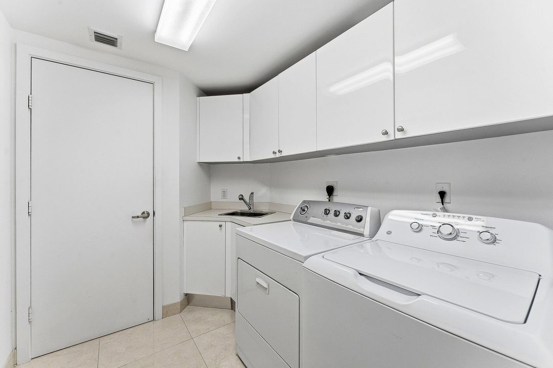 待售: $999,999 (3 贝兹, 3 浴室, 2494 平方英尺)