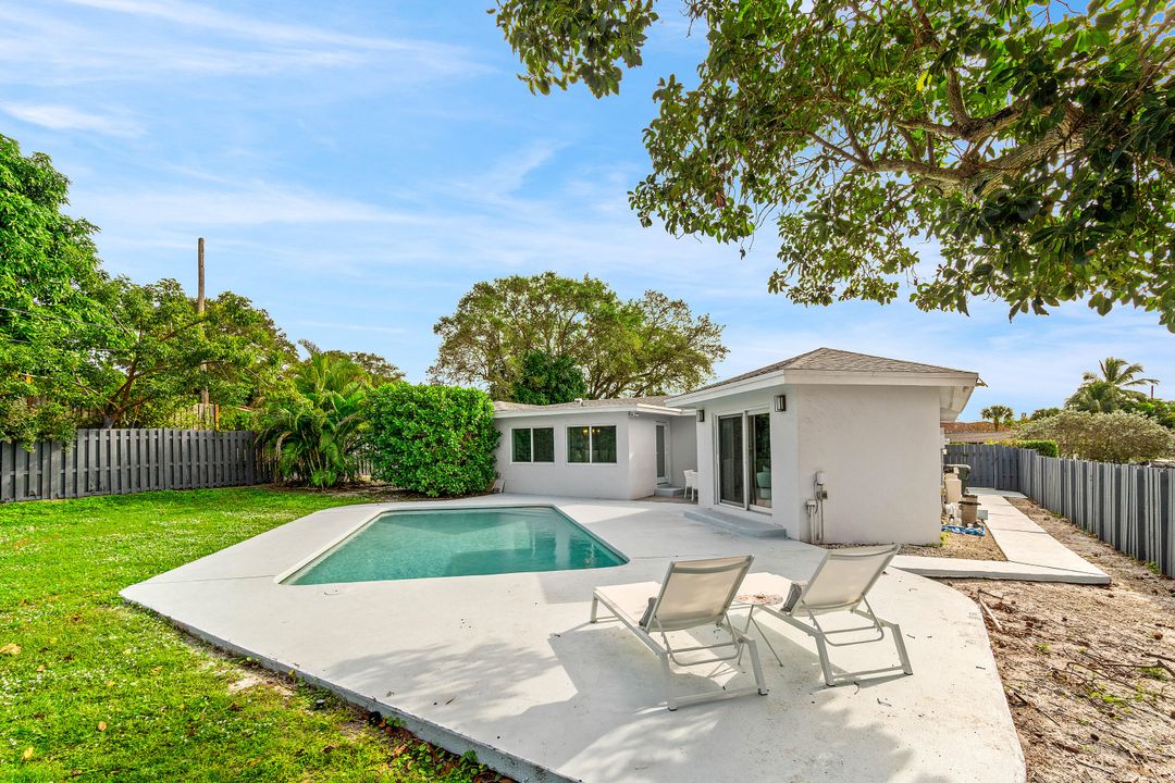 For Sale: $2,200,000 (4 beds, 2 baths, 2003 Square Feet)