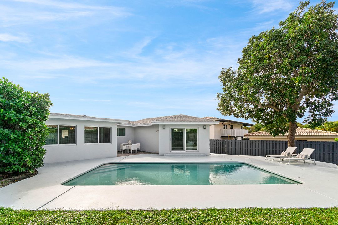 For Sale: $2,200,000 (4 beds, 2 baths, 2003 Square Feet)