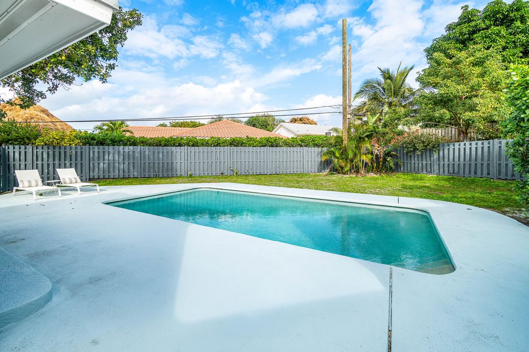 For Sale: $2,200,000 (4 beds, 2 baths, 2003 Square Feet)