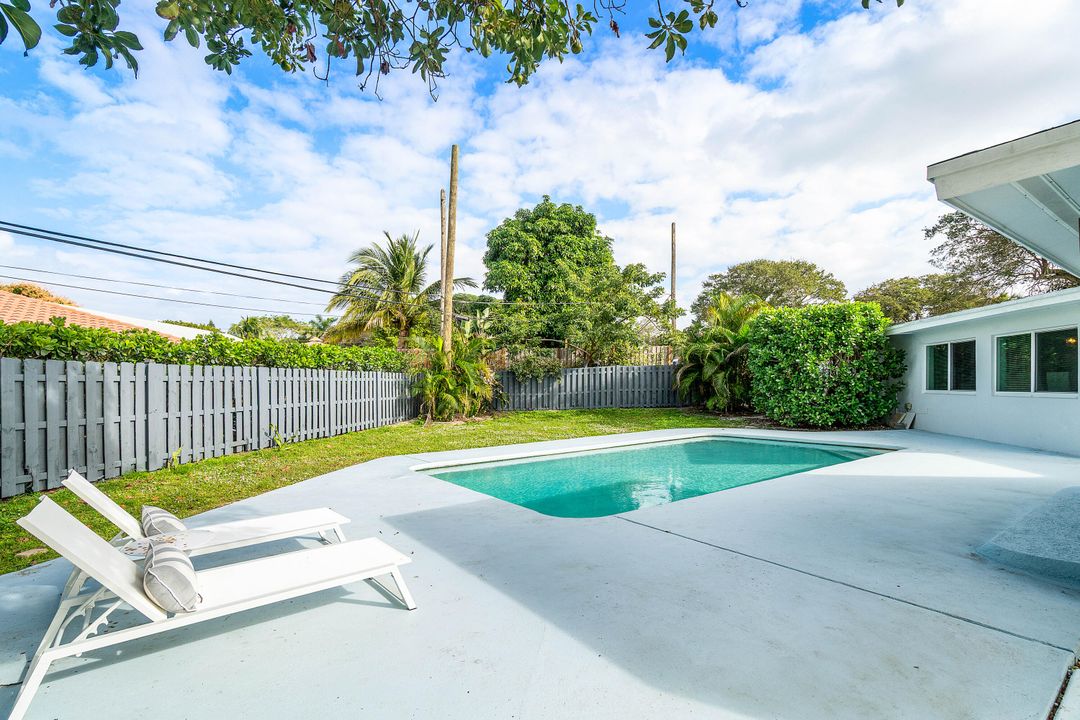 For Sale: $2,200,000 (4 beds, 2 baths, 2003 Square Feet)