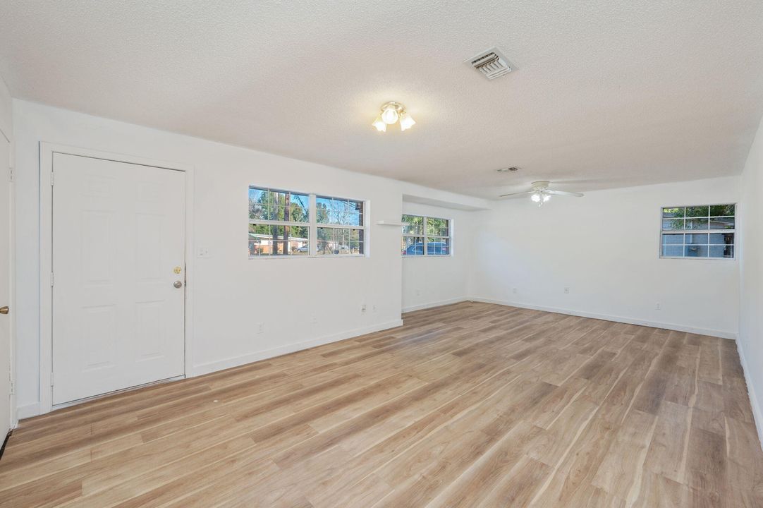 待售: $195,000 (3 贝兹, 1 浴室, 1252 平方英尺)