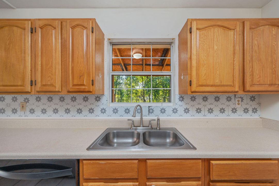 待售: $195,000 (3 贝兹, 1 浴室, 1252 平方英尺)