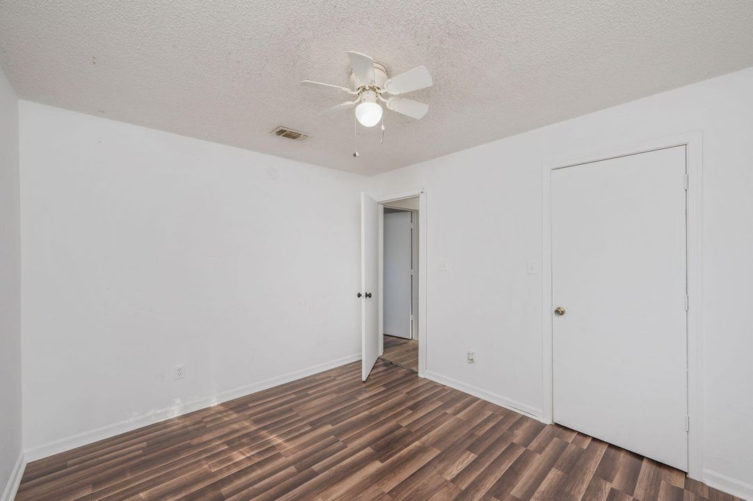 待售: $195,000 (3 贝兹, 1 浴室, 1252 平方英尺)