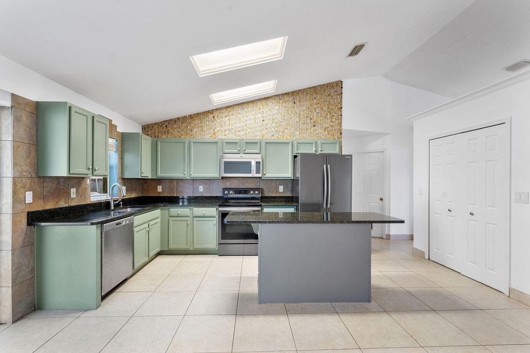 En Venta: $385,000 (3 camas, 2 baños, 1447 Pies cuadrados)