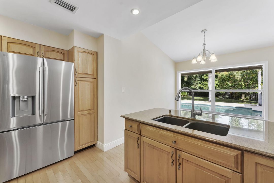 For Sale: $1,095,000 (4 beds, 2 baths, 2016 Square Feet)