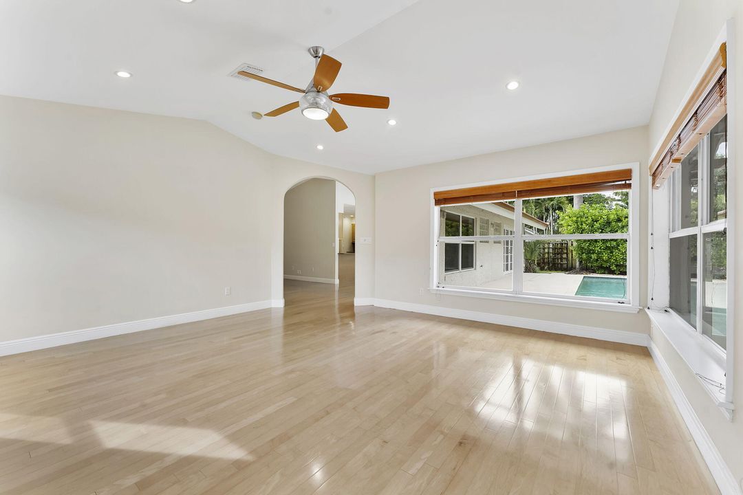 For Sale: $1,095,000 (4 beds, 2 baths, 2016 Square Feet)