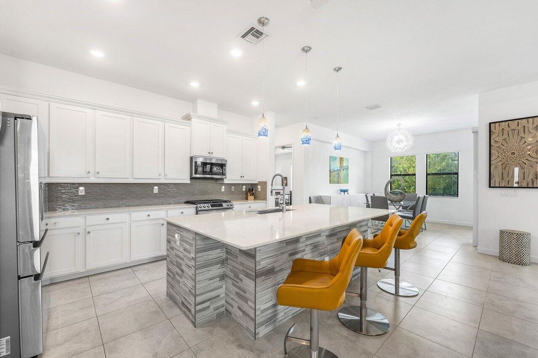 For Sale: $739,000 (3 beds, 3 baths, 2635 Square Feet)