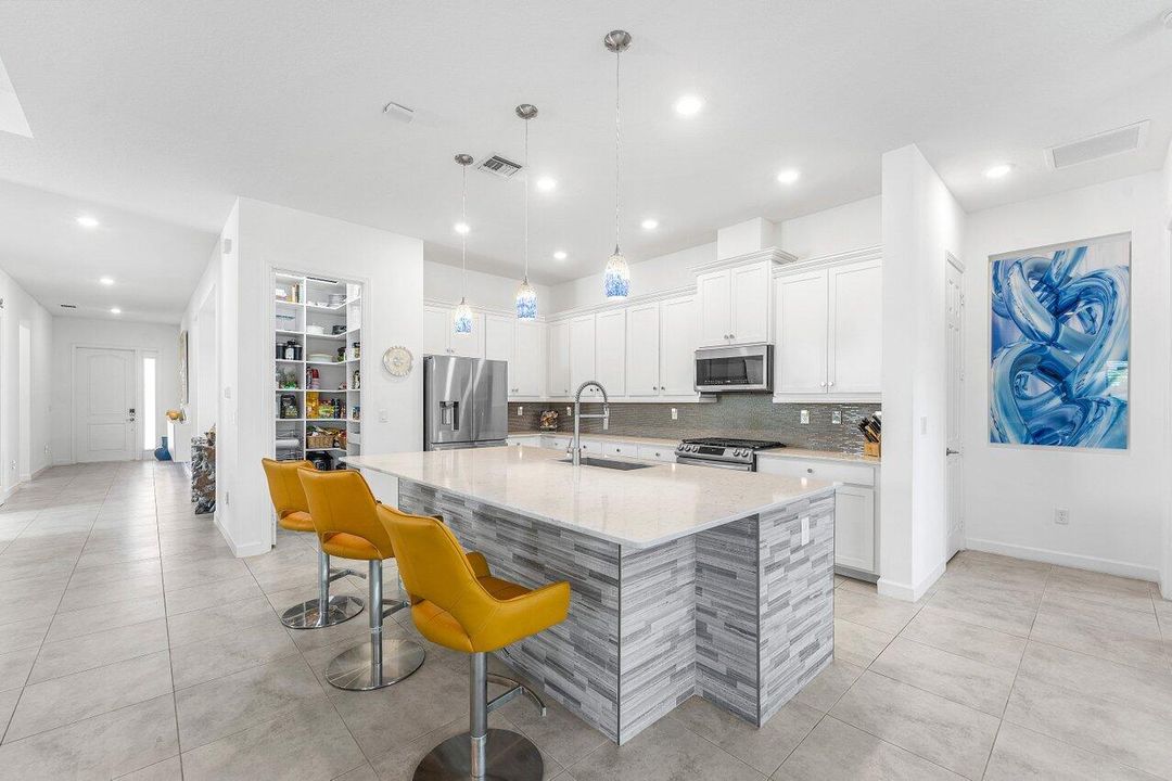 For Sale: $739,000 (3 beds, 3 baths, 2635 Square Feet)