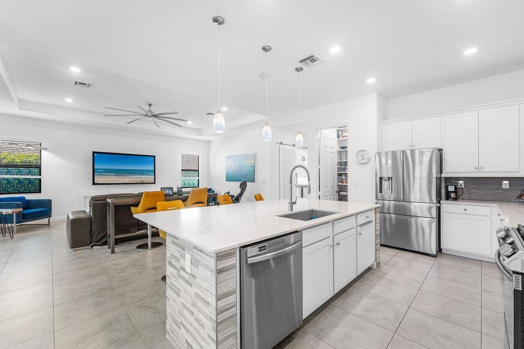 For Sale: $739,000 (3 beds, 3 baths, 2635 Square Feet)