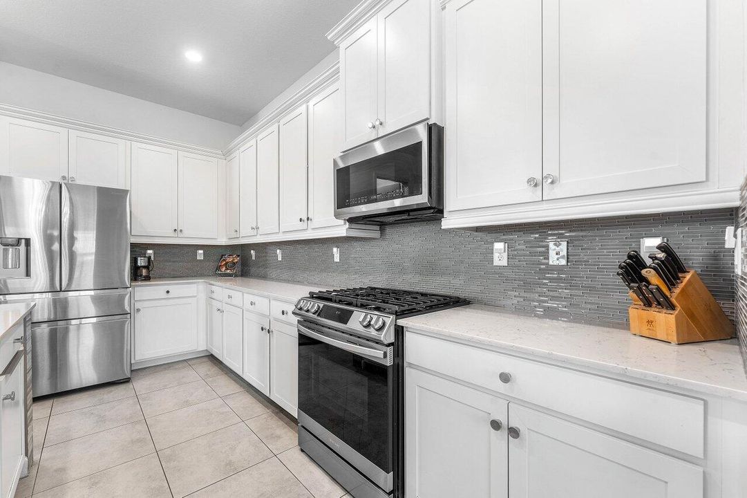 For Sale: $739,000 (3 beds, 3 baths, 2635 Square Feet)