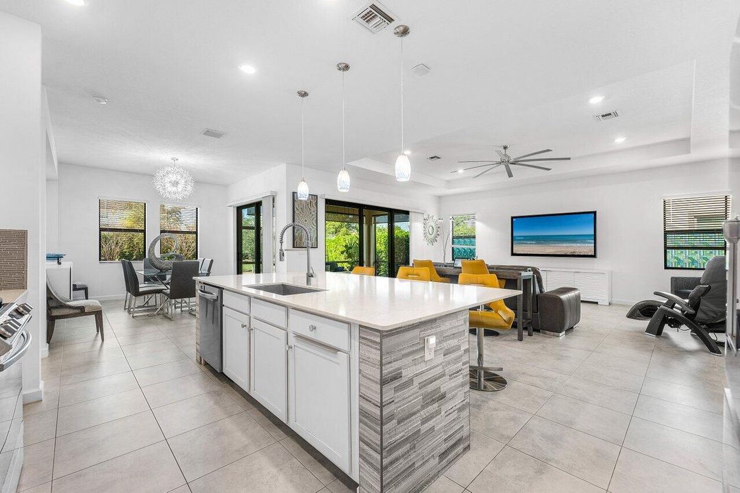 For Sale: $739,000 (3 beds, 3 baths, 2635 Square Feet)