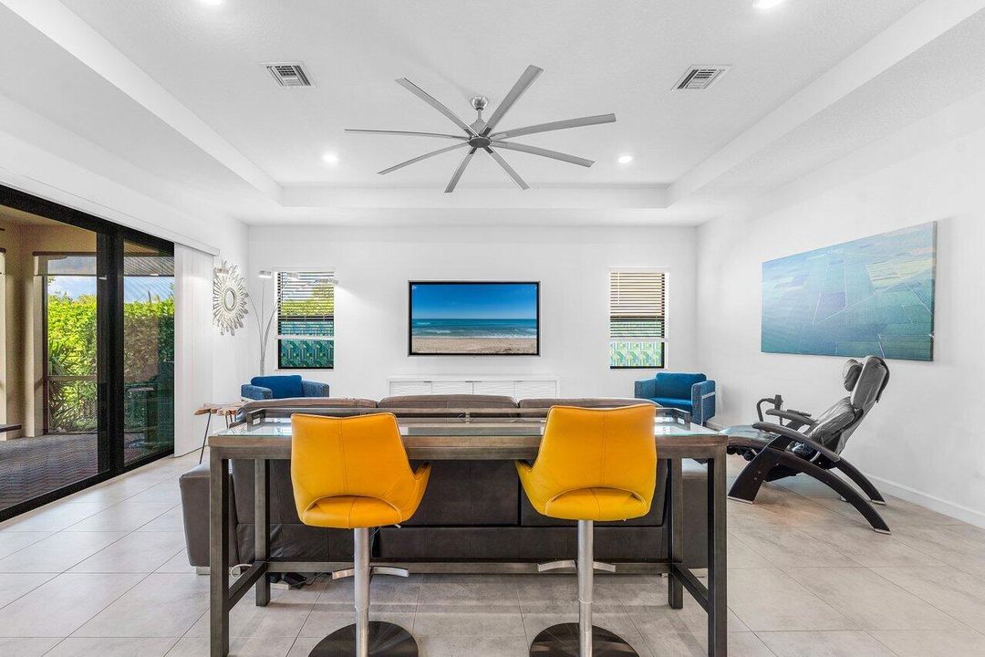 For Sale: $739,000 (3 beds, 3 baths, 2635 Square Feet)