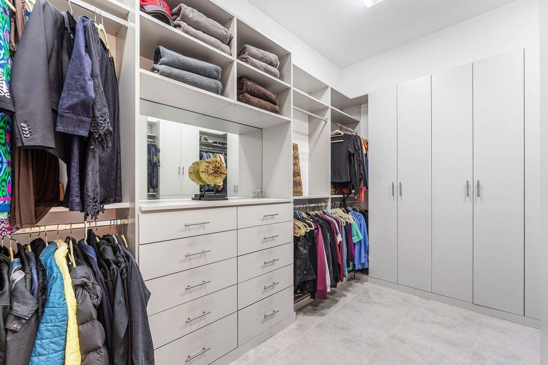 For Sale: $739,000 (3 beds, 3 baths, 2635 Square Feet)