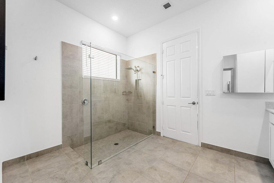 For Sale: $739,000 (3 beds, 3 baths, 2635 Square Feet)