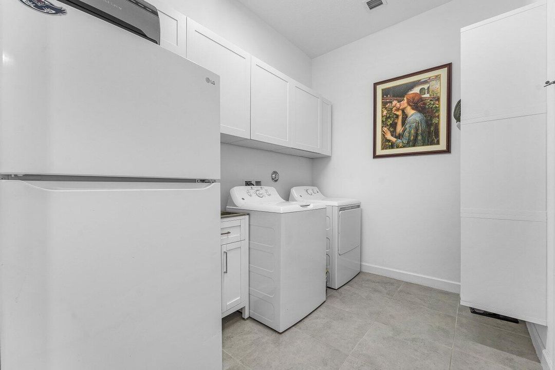 For Sale: $739,000 (3 beds, 3 baths, 2635 Square Feet)