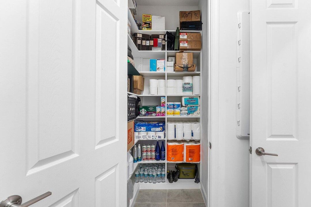 For Sale: $739,000 (3 beds, 3 baths, 2635 Square Feet)