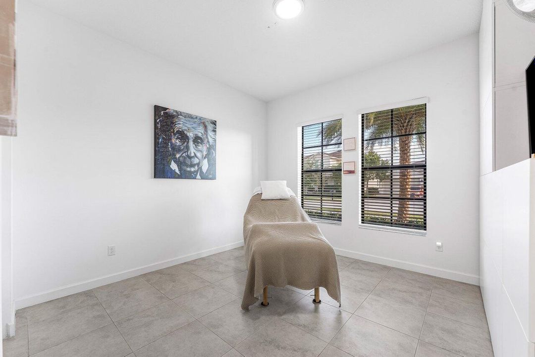 For Sale: $739,000 (3 beds, 3 baths, 2635 Square Feet)