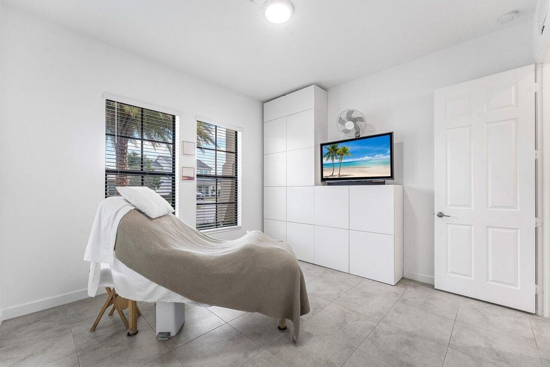 For Sale: $739,000 (3 beds, 3 baths, 2635 Square Feet)