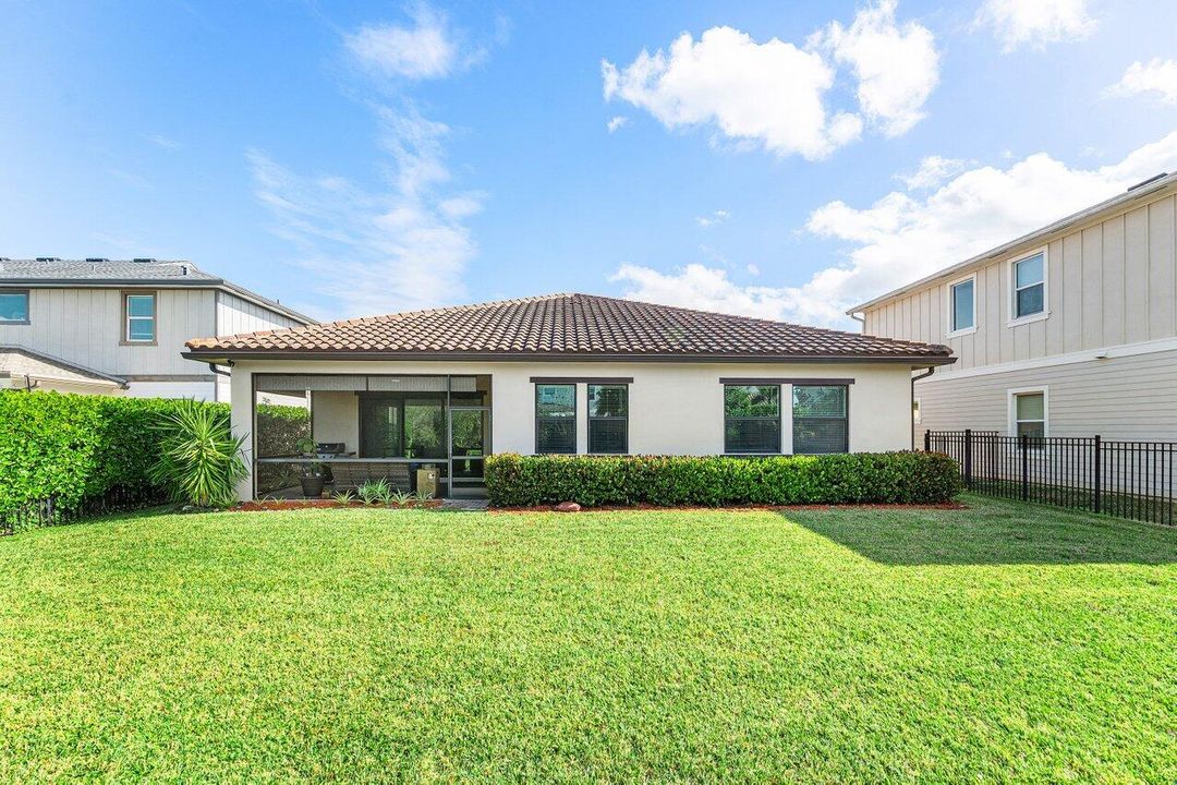 For Sale: $739,000 (3 beds, 3 baths, 2635 Square Feet)