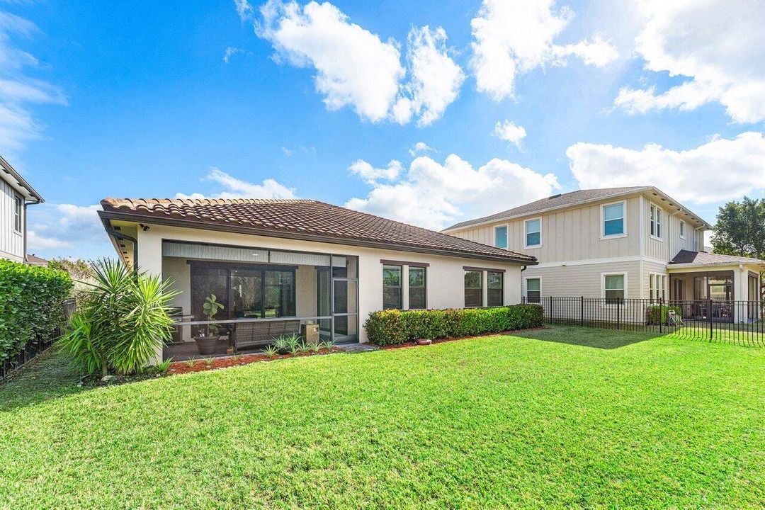 For Sale: $739,000 (3 beds, 3 baths, 2635 Square Feet)