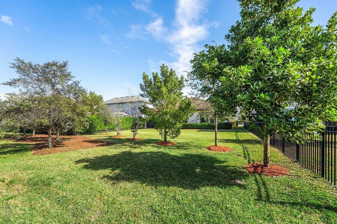 For Sale: $739,000 (3 beds, 3 baths, 2635 Square Feet)