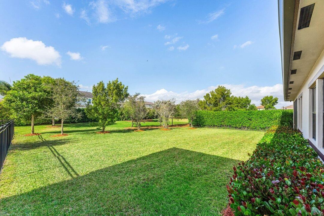 For Sale: $739,000 (3 beds, 3 baths, 2635 Square Feet)