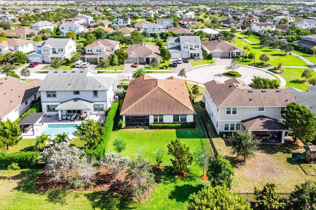 For Sale: $739,000 (3 beds, 3 baths, 2635 Square Feet)