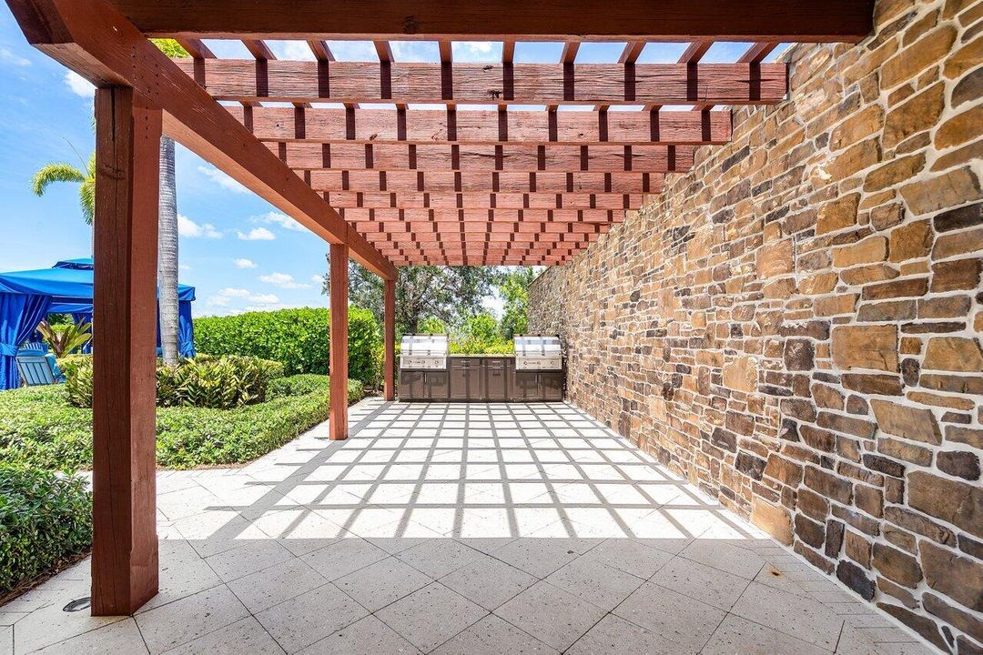 For Sale: $739,000 (3 beds, 3 baths, 2635 Square Feet)