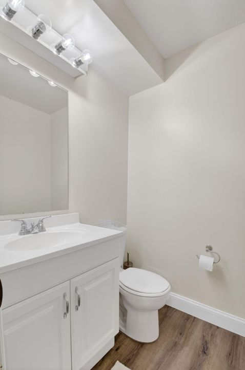 待售: $85,725 (1 贝兹, 1 浴室, 726 平方英尺)