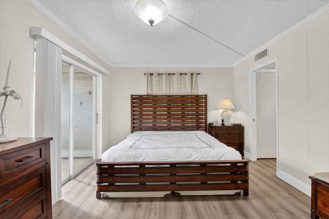 待售: $85,725 (1 贝兹, 1 浴室, 726 平方英尺)