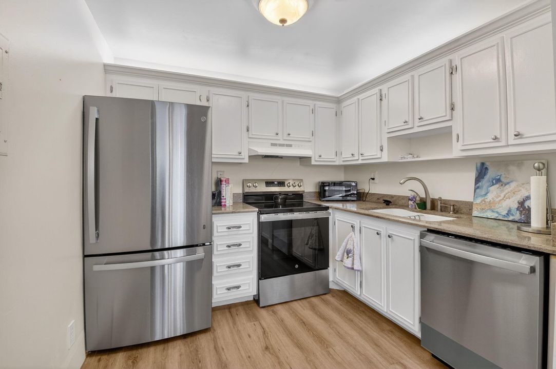 待售: $85,725 (1 贝兹, 1 浴室, 726 平方英尺)