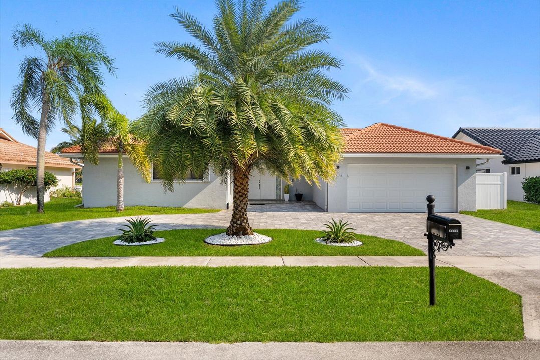 For Sale: $742,000 (2 beds, 2 baths, 2222 Square Feet)