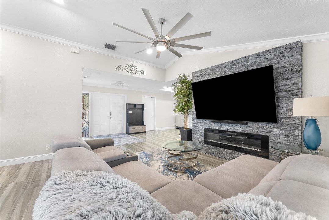 For Sale: $742,000 (2 beds, 2 baths, 2222 Square Feet)