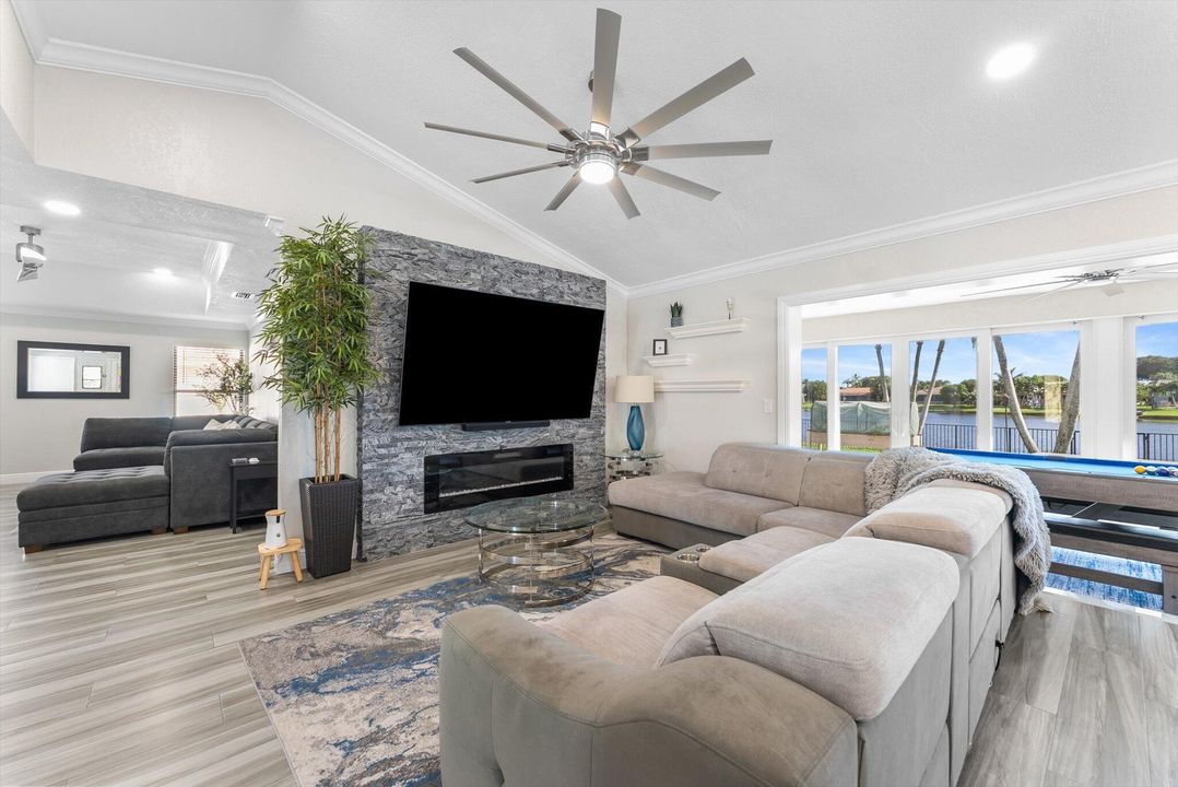 For Sale: $742,000 (2 beds, 2 baths, 2222 Square Feet)