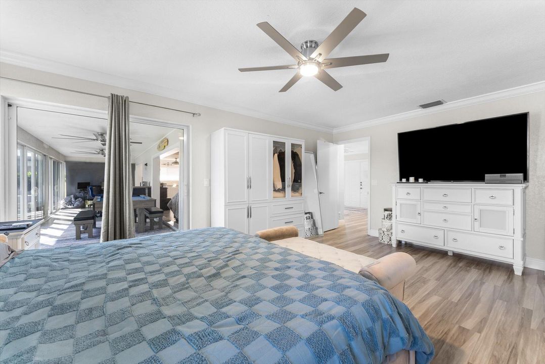 For Sale: $742,000 (2 beds, 2 baths, 2222 Square Feet)