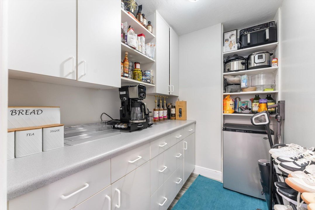 For Sale: $742,000 (2 beds, 2 baths, 2222 Square Feet)