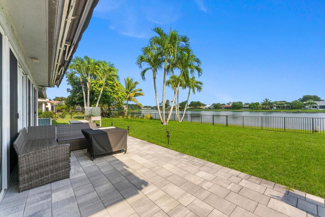 For Sale: $742,000 (2 beds, 2 baths, 2222 Square Feet)