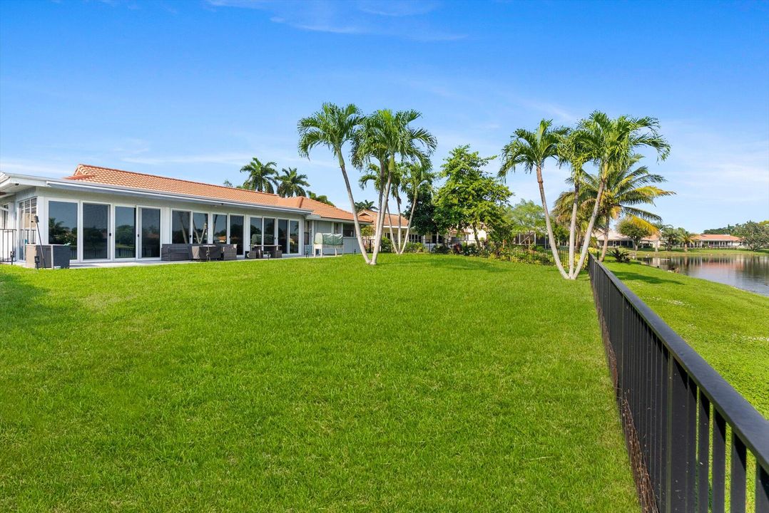 For Sale: $742,000 (2 beds, 2 baths, 2222 Square Feet)