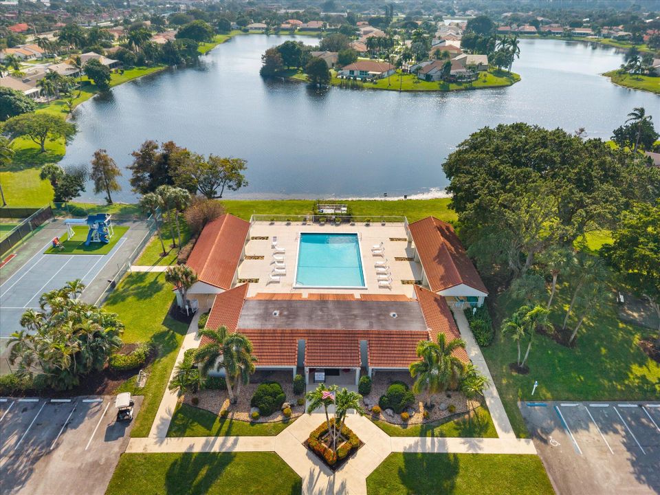 For Sale: $742,000 (2 beds, 2 baths, 2222 Square Feet)