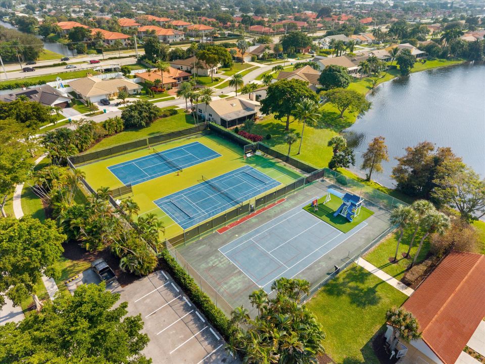 For Sale: $742,000 (2 beds, 2 baths, 2222 Square Feet)