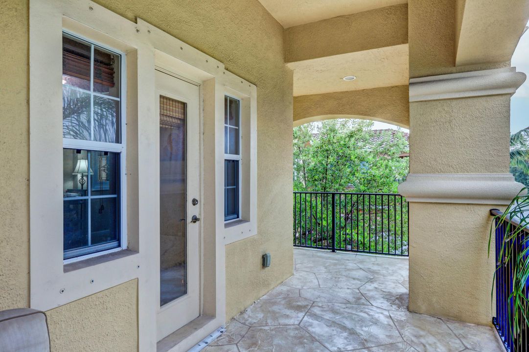 出租: $4,500 (5 贝兹, 3 浴室, 3200 平方英尺)