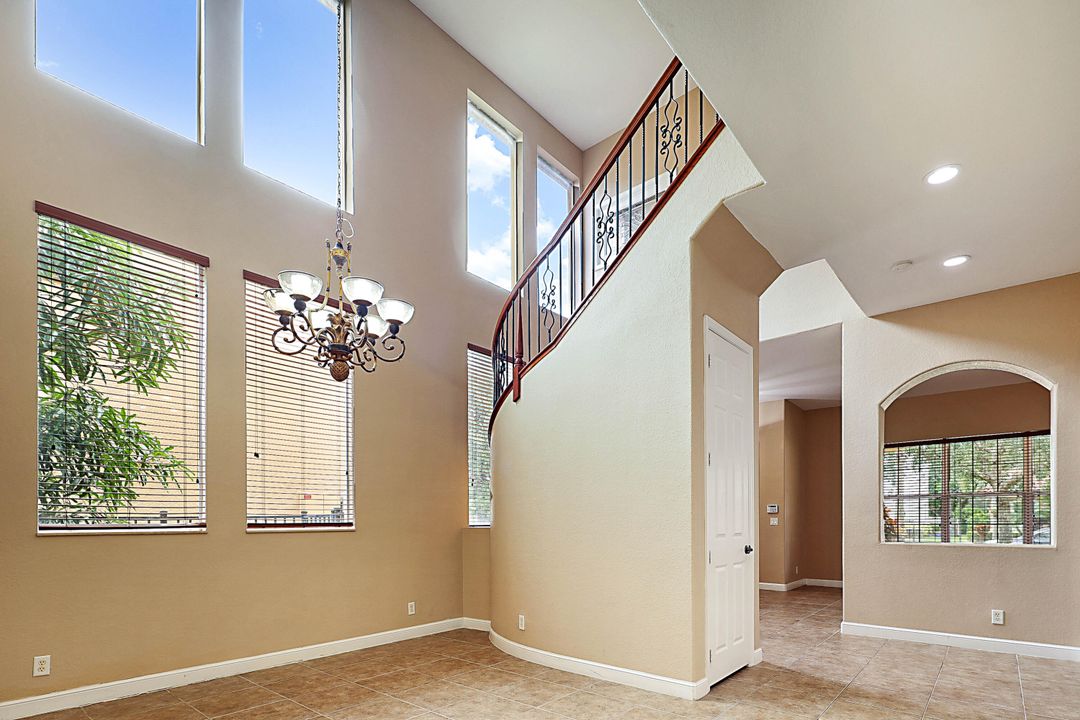 出租: $4,500 (5 贝兹, 3 浴室, 3200 平方英尺)