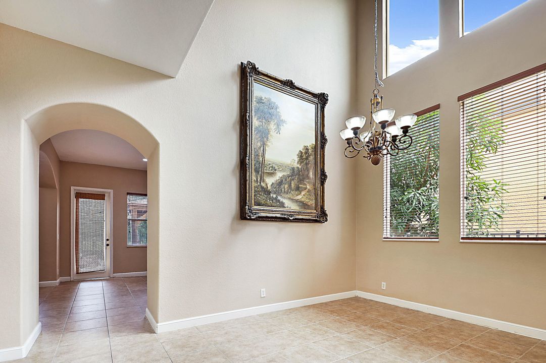 出租: $4,500 (5 贝兹, 3 浴室, 3200 平方英尺)