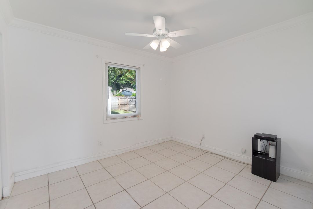 待售: $425,000 (3 贝兹, 1 浴室, 1220 平方英尺)