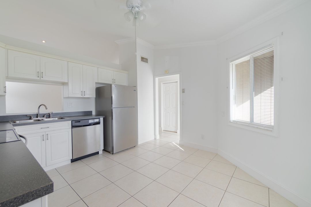 待售: $425,000 (3 贝兹, 1 浴室, 1220 平方英尺)