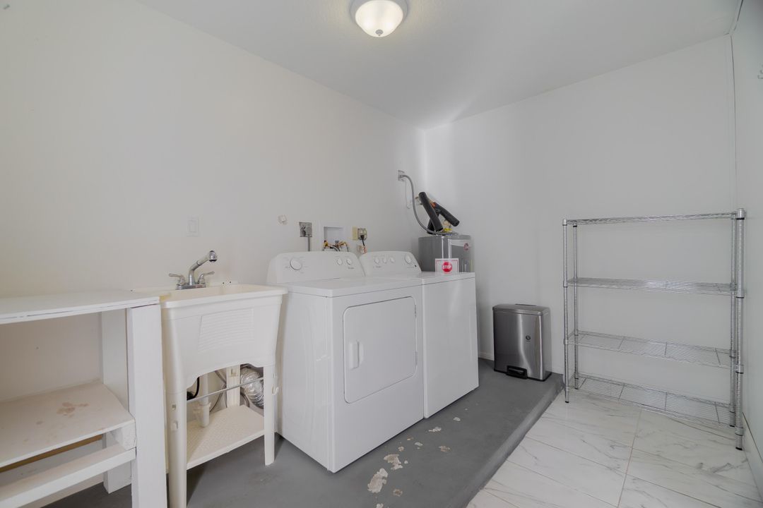 待售: $425,000 (3 贝兹, 1 浴室, 1220 平方英尺)