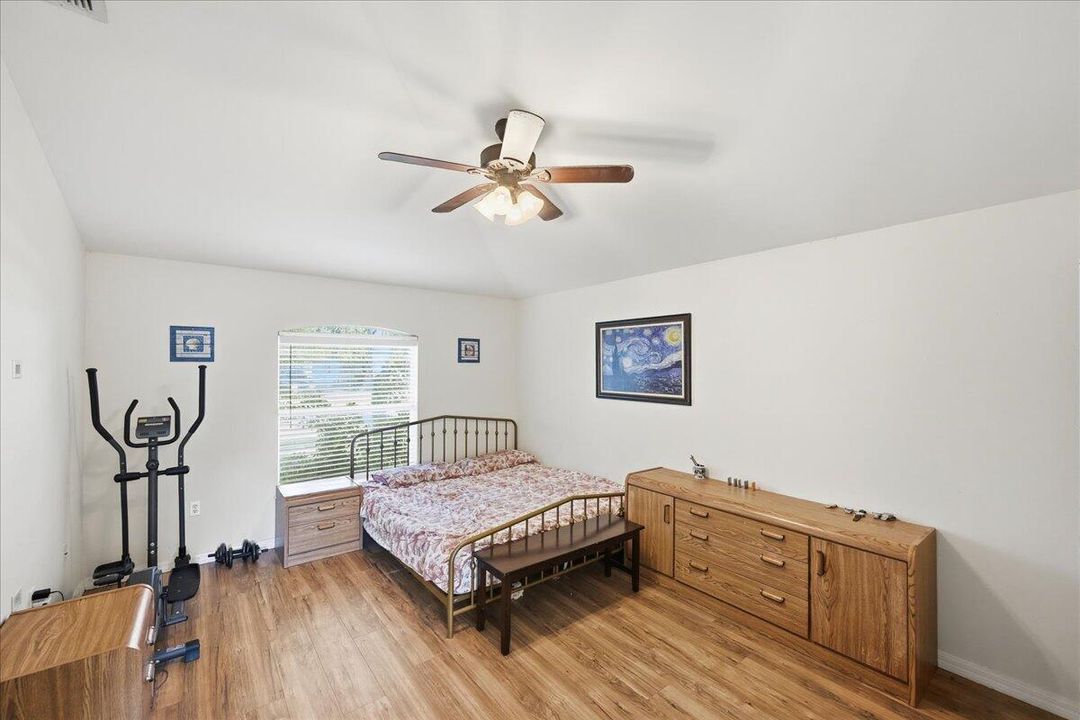 На продажу: $340,000 (4 спален, 2 ванн, 1666 Квадратных фут)